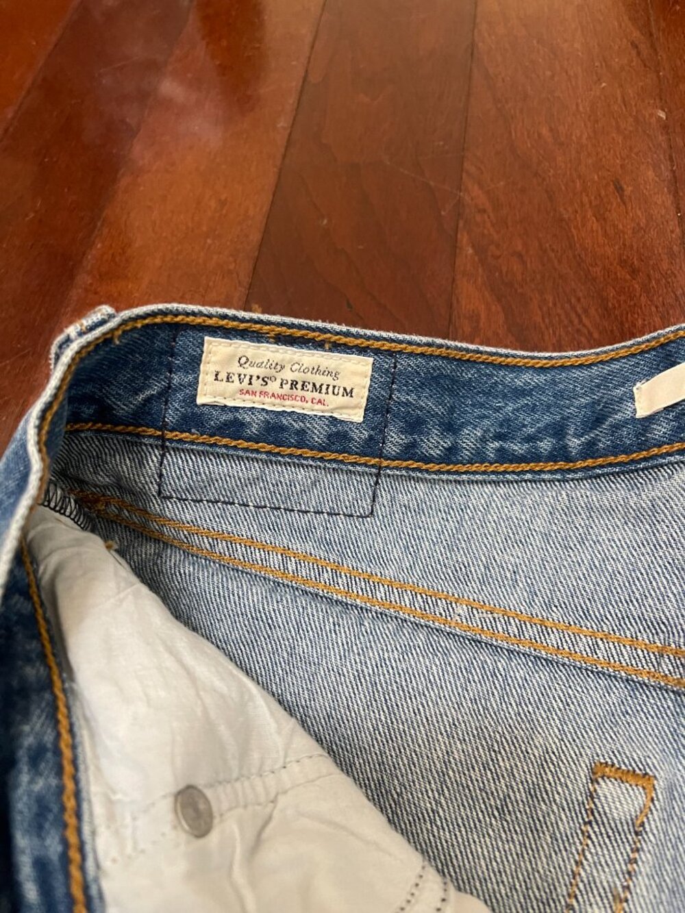 Levi’s Premium Wedgie High Rise Distressed Raw Hem Jeans Size 28 NWOT - Picture 6 of 9